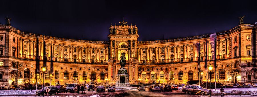 Hofburg bei Nacht