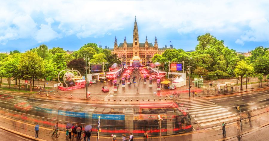 Rathaus vom Balkon des Burgtheaters I