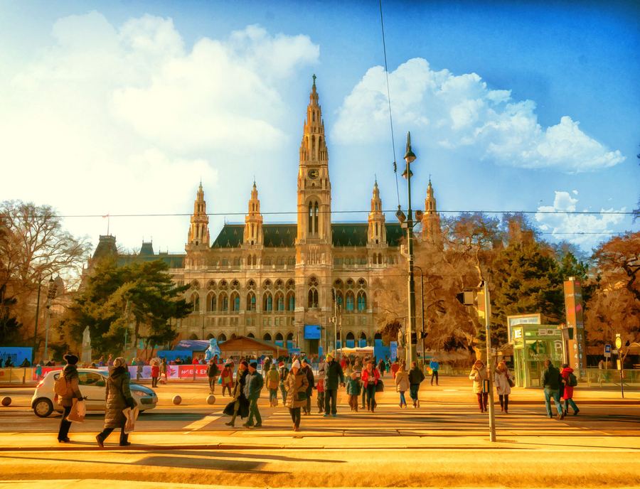 Rathaus im goldenen Herbst