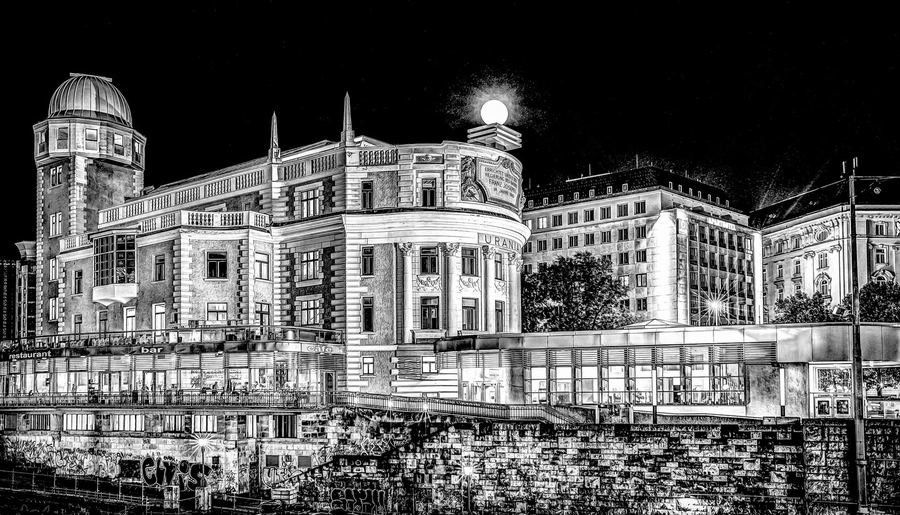 Urania bei Nacht